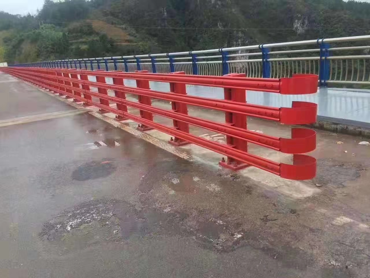 橋梁防撞護(hù)欄，防撞護(hù)欄