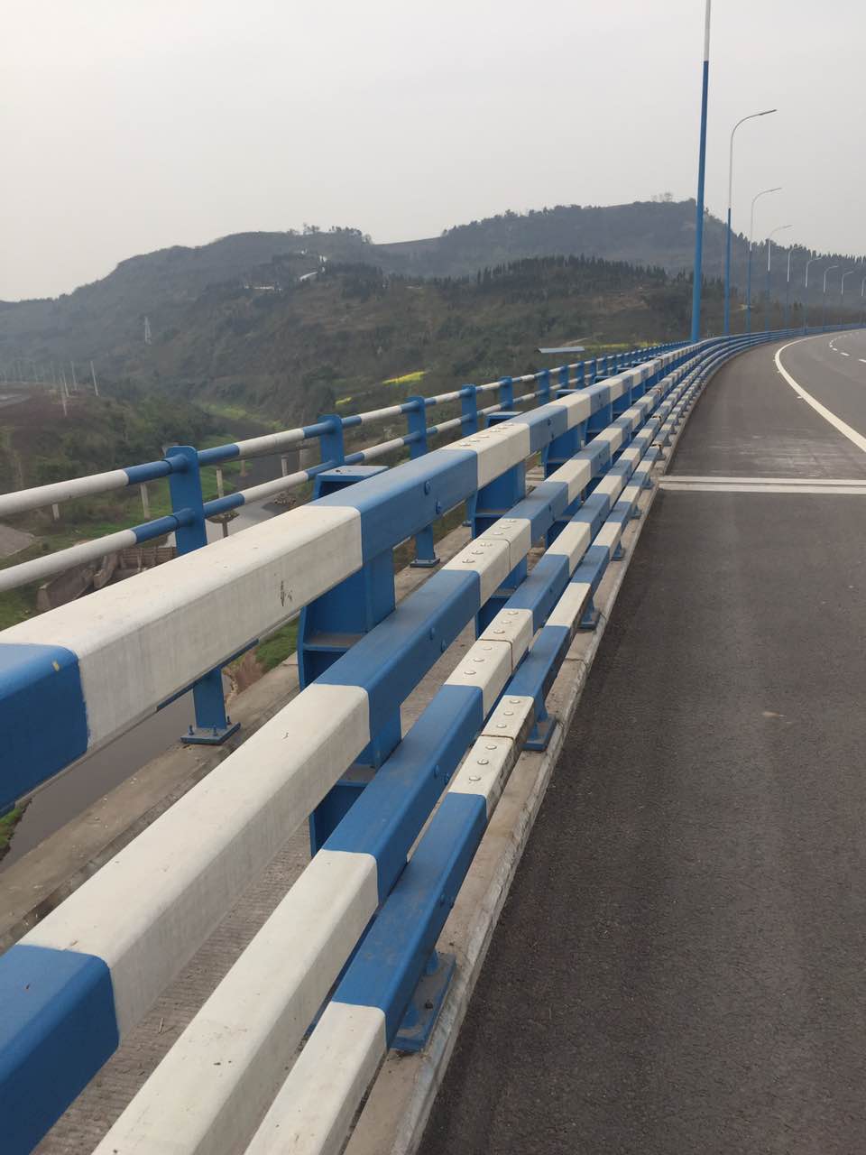 橋梁防撞護(hù)欄，防撞護(hù)欄